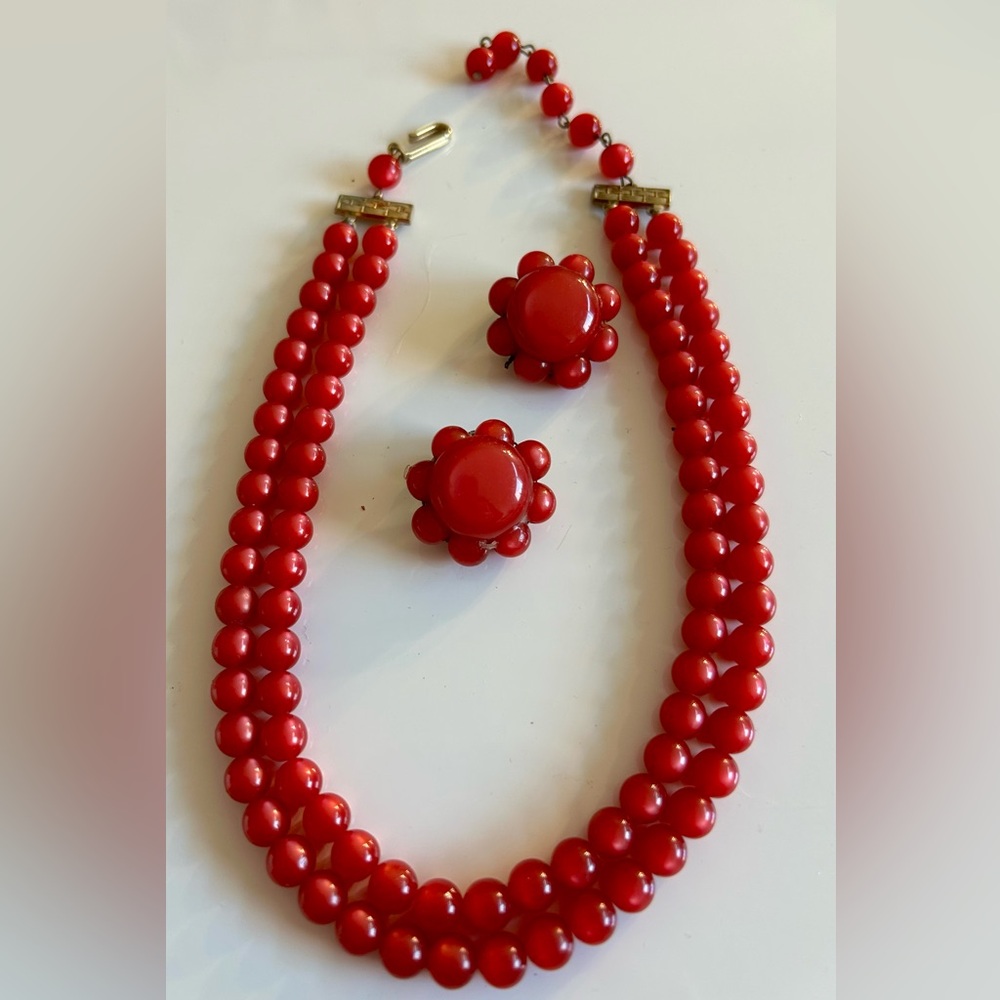 MINT vintage red catseye beaded necklace and clip on earrings set marked JAPAN